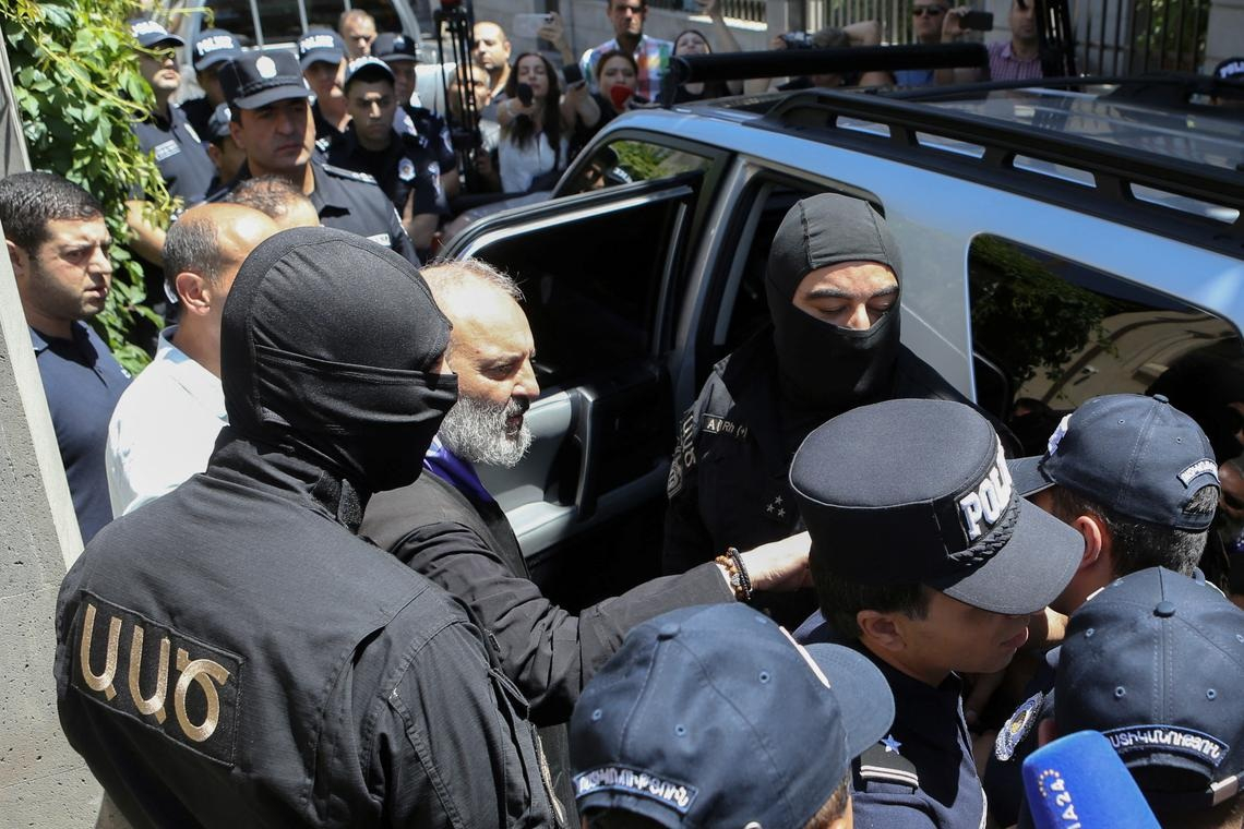 Arhiepiscop acuzat de pregătirea unei lovituri de stat