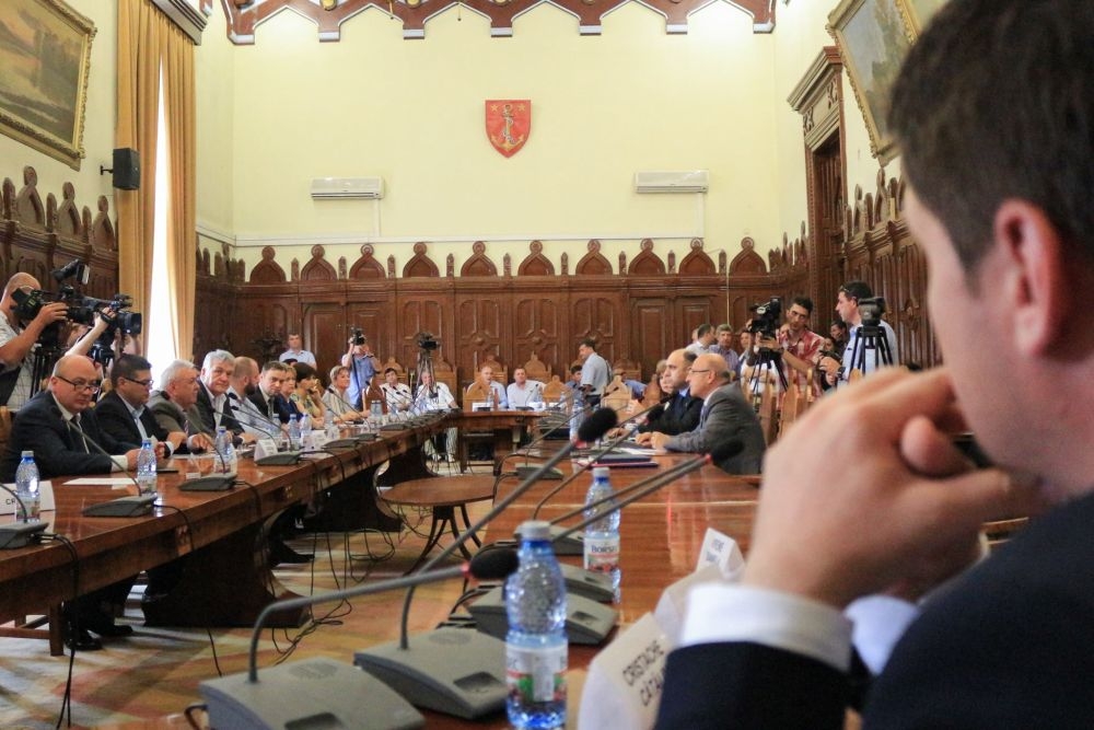 Boicot politic/ Fără Consiliu Local şi fără primar, gălăţenii riscă duşuri reci (FOTO)