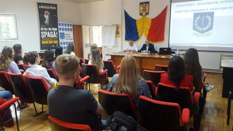 Activitate de prevenire a corupției, în parteneriat cu Facultatea de Drept și Științe Administrative