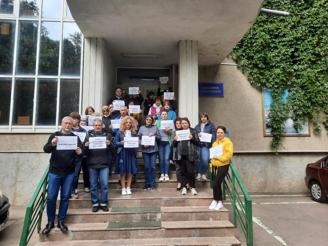 A doua zi de proteste la Agenția pentru Protecția Mediului Galați