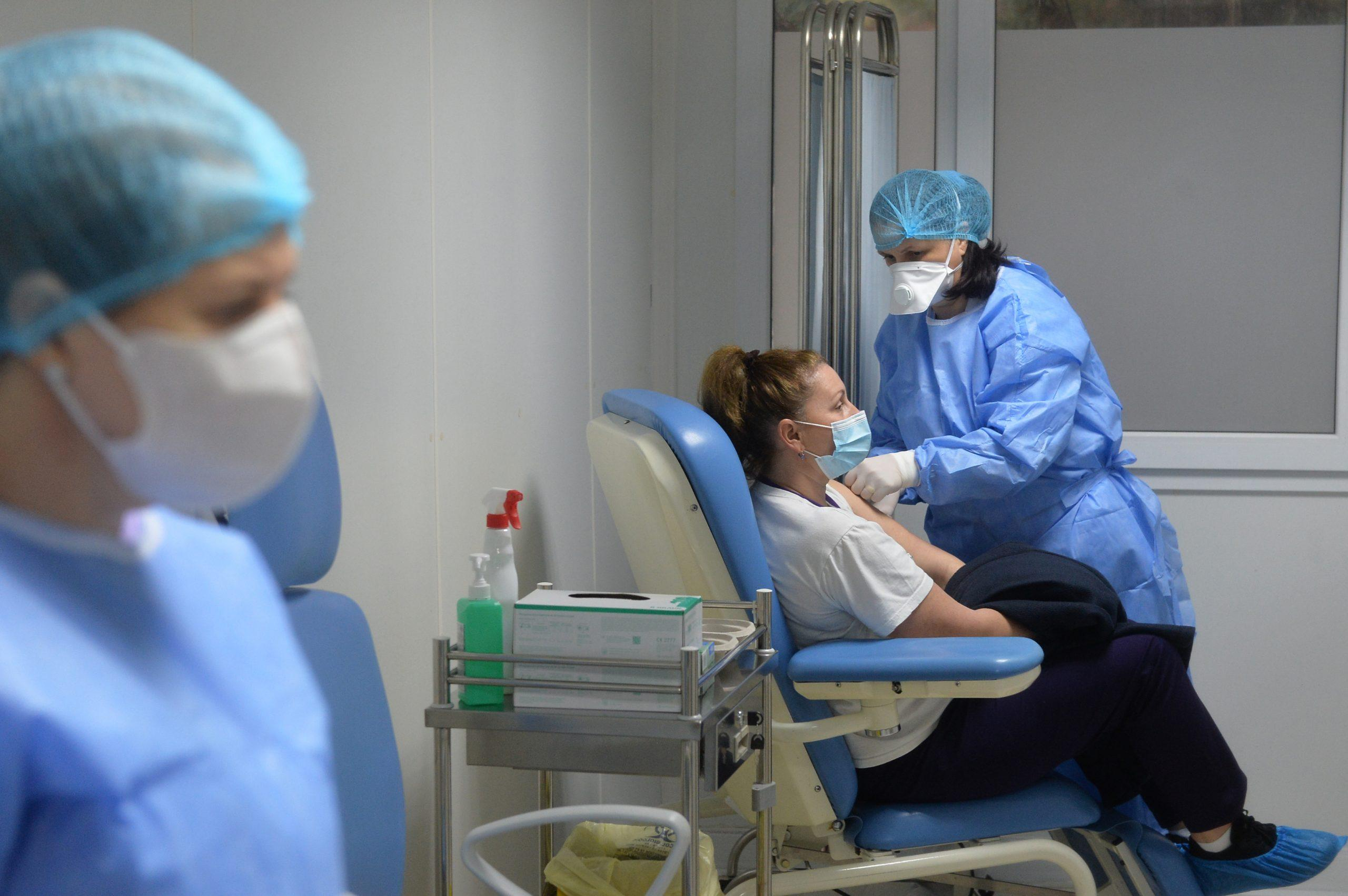 COVID-19. Puțin peste 2.600 de imunizări, în 48 de ore