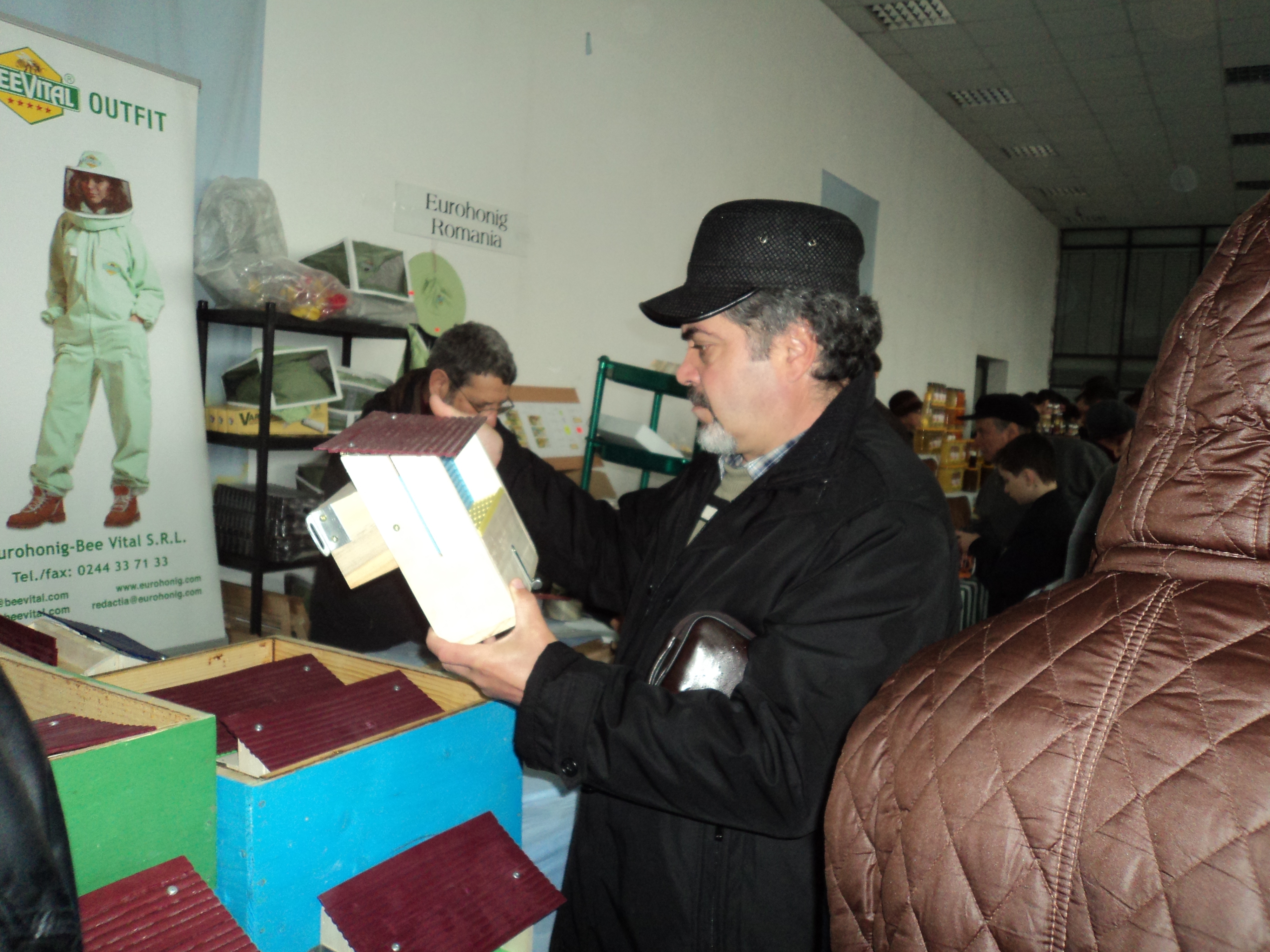 A șasea ediție a Târgului Apicol, un succes/ Sute de persoane, încă de la primele ore ale dimineții (FOTO)