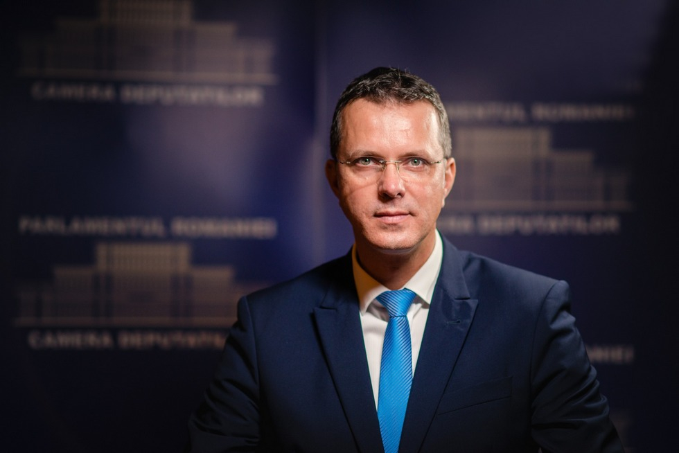 Steagul Ungariei Mari versus problemele reale ale românilor