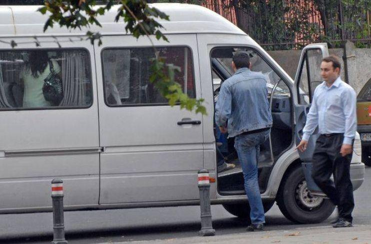 Fluturaşi informativi în microbuzele din judeţ