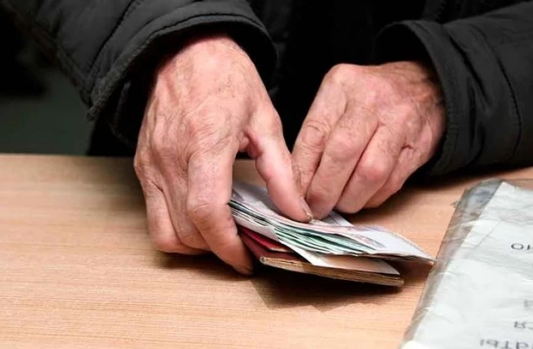 Ajutor de 800 de lei pentru pensionarii cu venituri mici