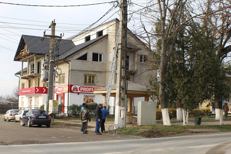 Asfaltări la Independența, cu bani prin ”Anghel Saligny”