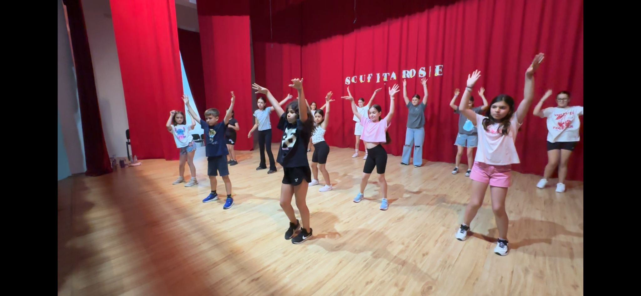 Cluburi de dans gălățene evoluează în Grădina Publică