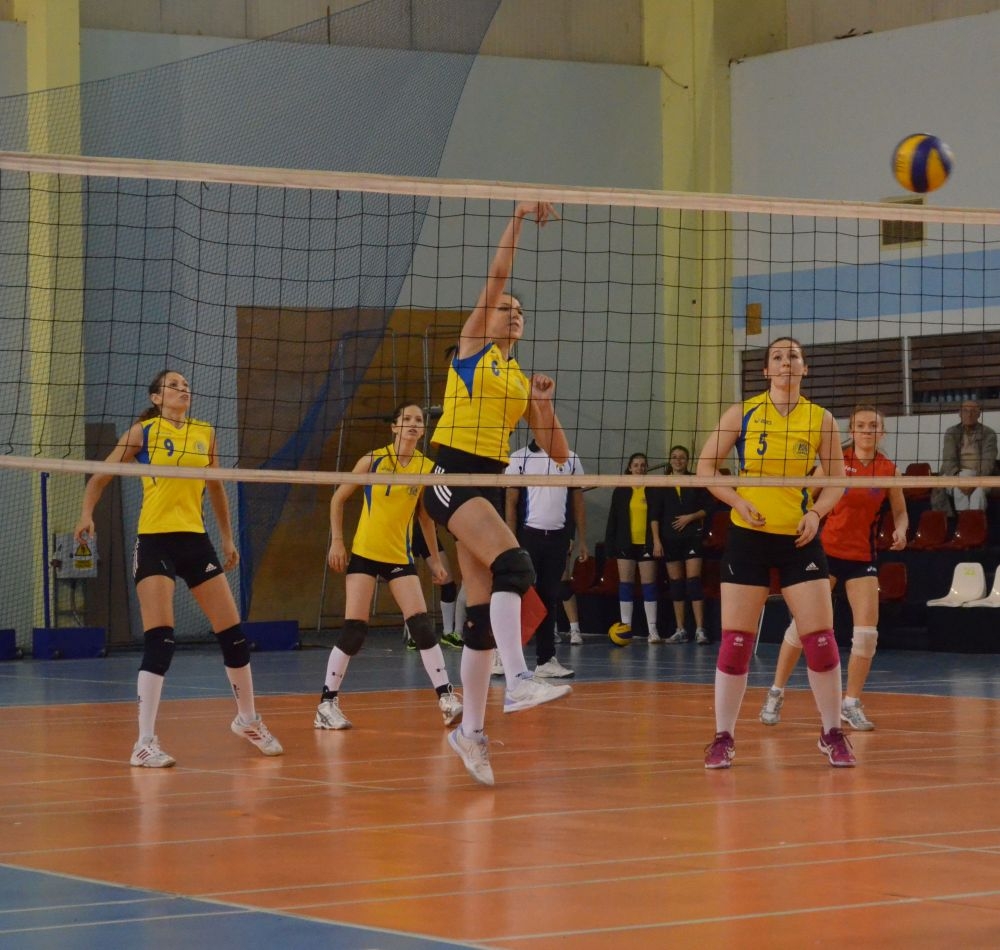 UPDATE / Voleibalistele au câştigat derbiul iar Arcada va fi televizată la Ploieşti