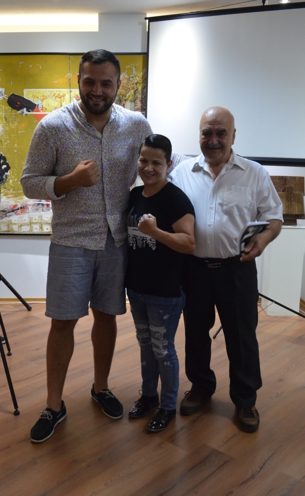 Pugilista Steluţa Duţă, din ring - printre spectatori