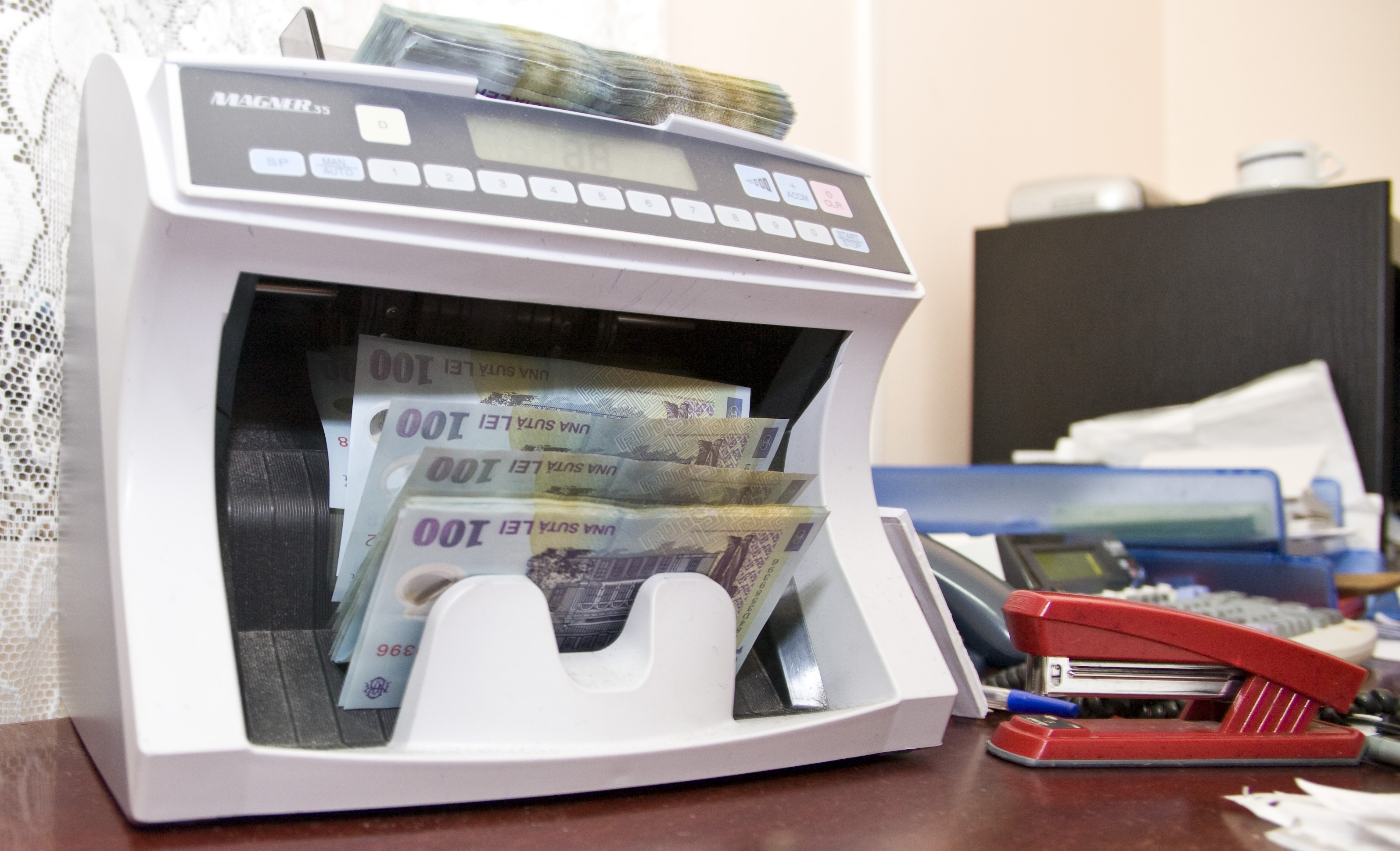 Pentru BANCHERI, a revenit ”BOOM”-ul ECONOMIC