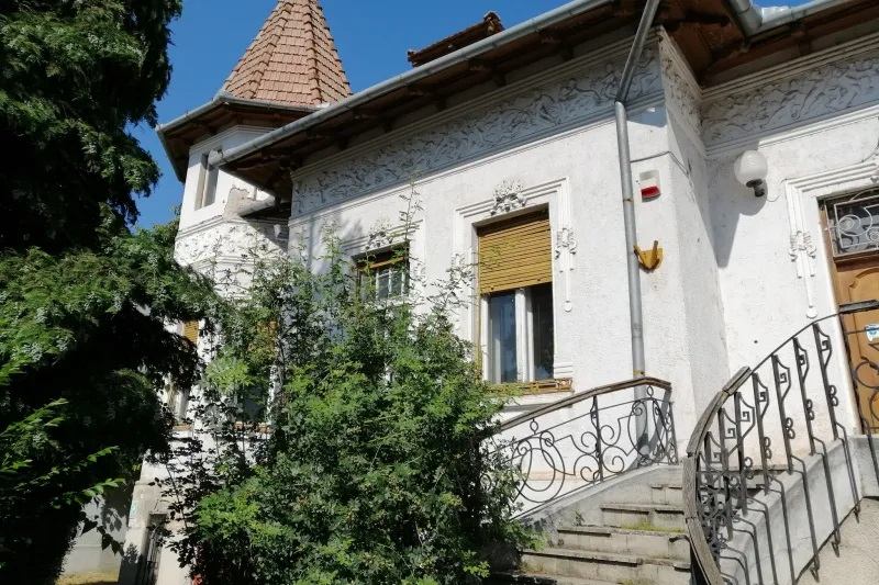 Vila unor foști prim-secretari PCR, scoasă la vânzare