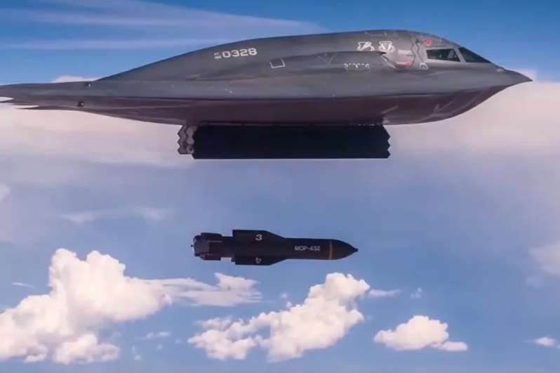 Avioanele americane au bombardat „cu succes” trei situri nucleare din Iran