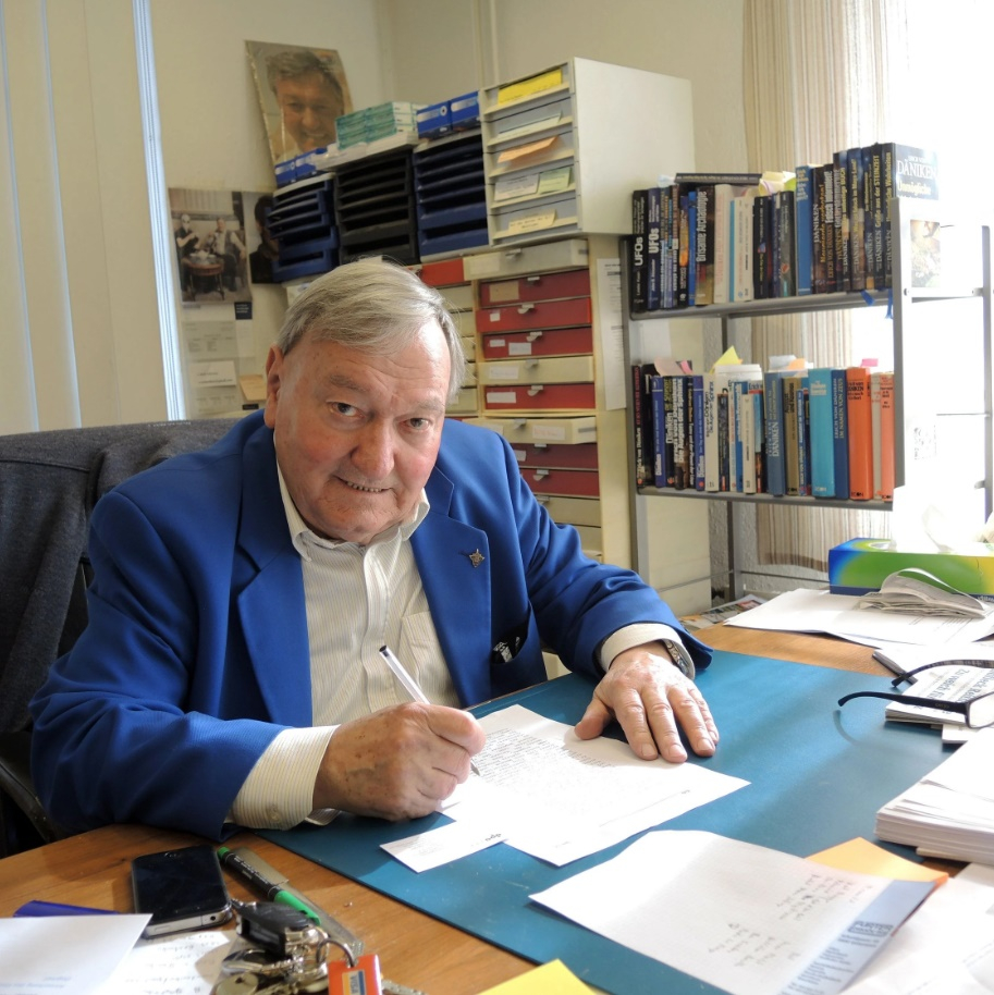 Erich von Däniken, promotorul „zeilor” extratereştri