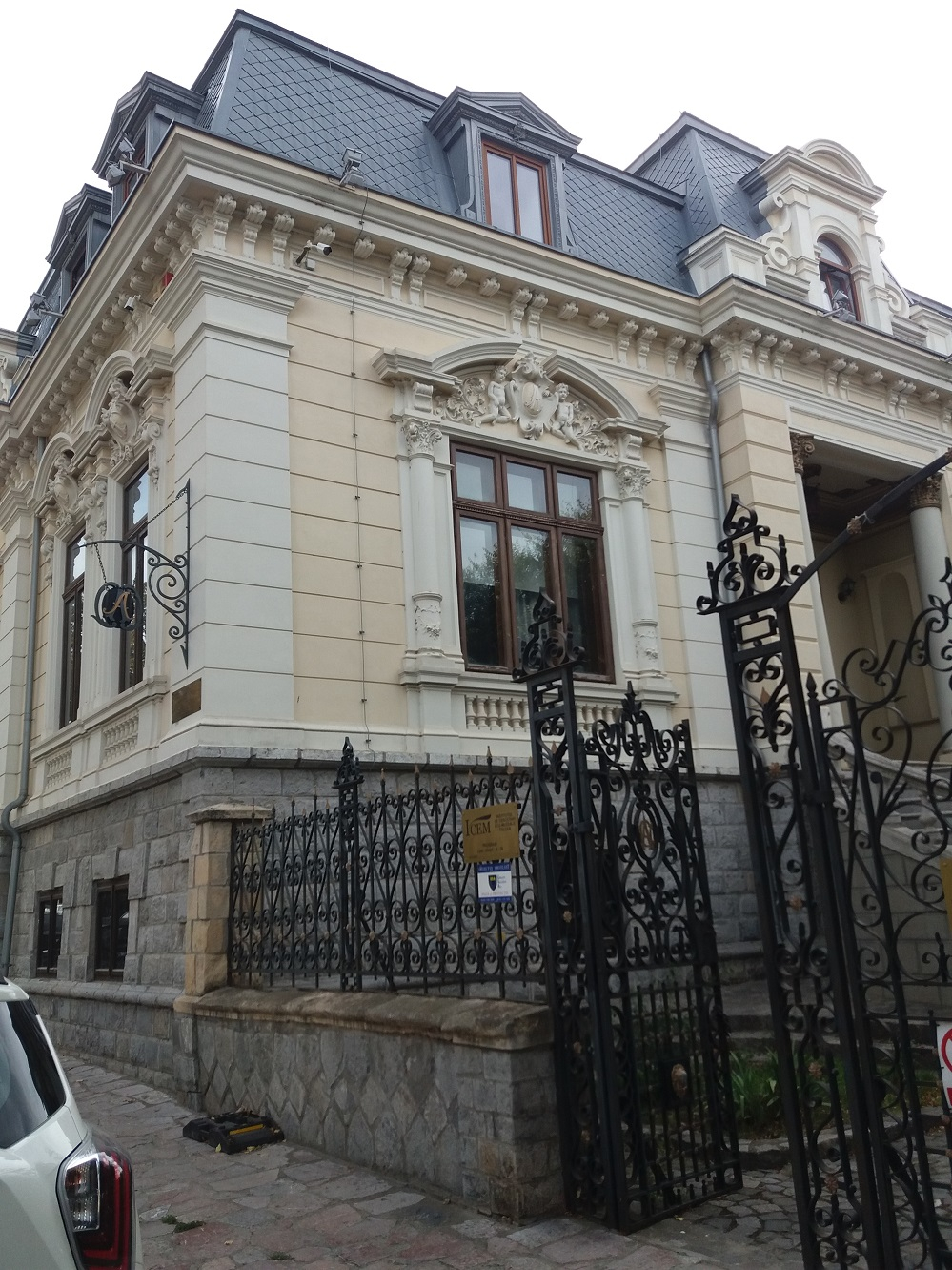 O conferinţă şi patru lansări de carte bine primite