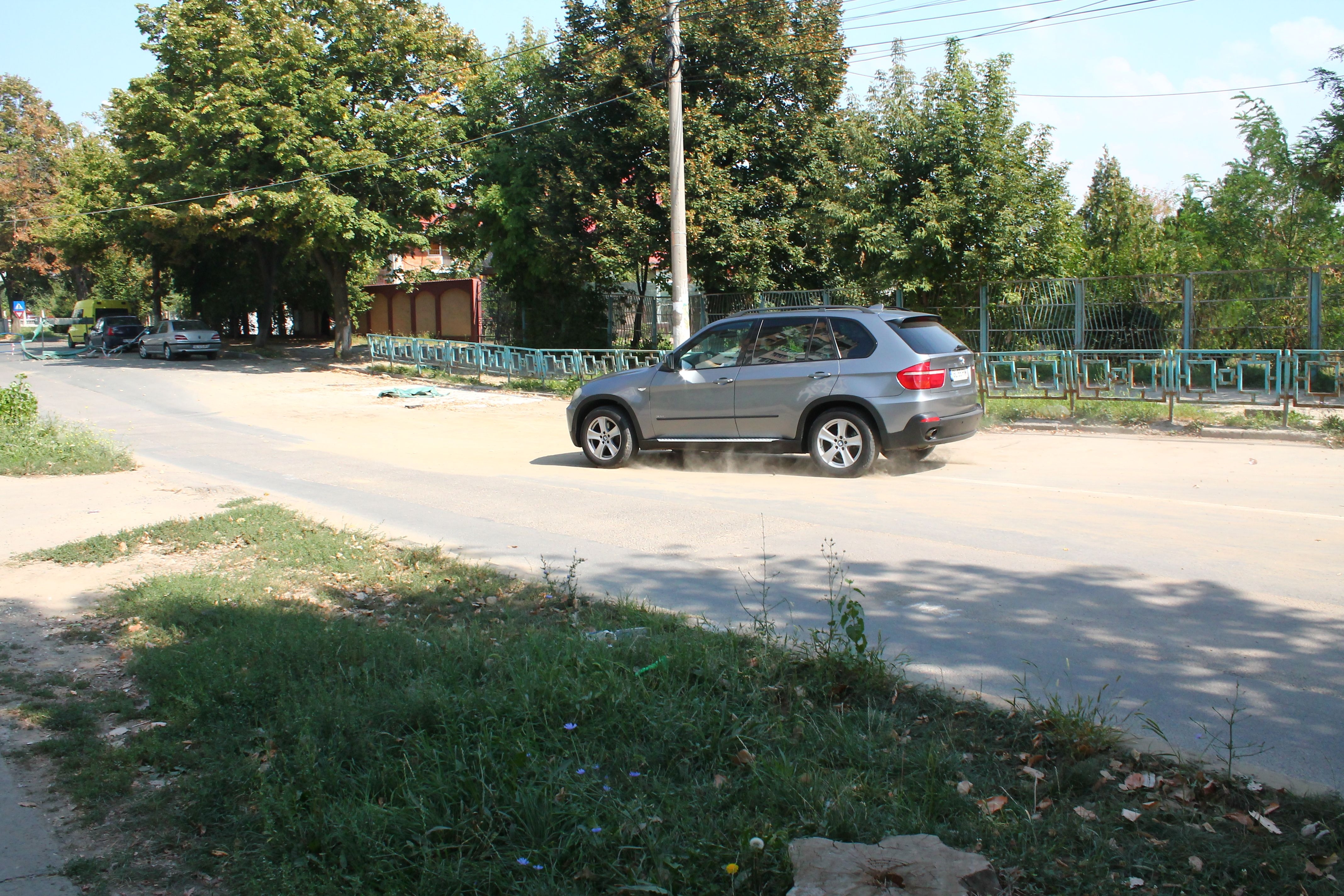 Artera pe care (nu) se circulă/ MISTERE grele tasează strada Stadionului (FOTO)