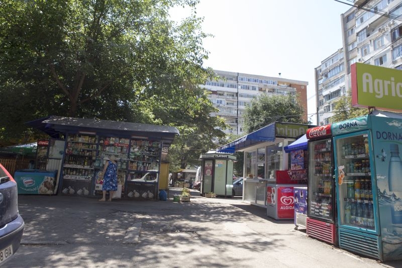 Începe demolarea chioşcurilor şi garajelor de la Ancora. Zona va fi complet curăţată