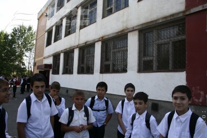 Elevii de la Şcoala 38 au microbuz