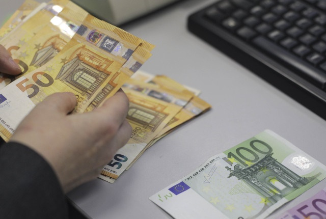 Piaţa financiară. Indicele ROBOR la trei luni scade spre 6,5%
