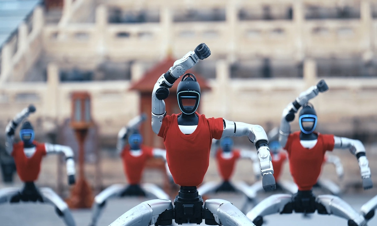 Wuhan, „focarul” roboților umanoizi. China și pariul pe tehnologia de vârf