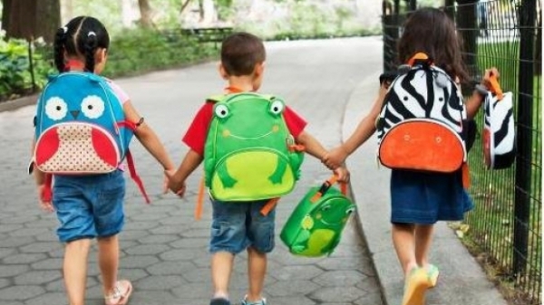 Campania ”Pregătim ghiozdanul”. DONÂND rechizite, puteţi ajuta un copil să meargă la şcoală