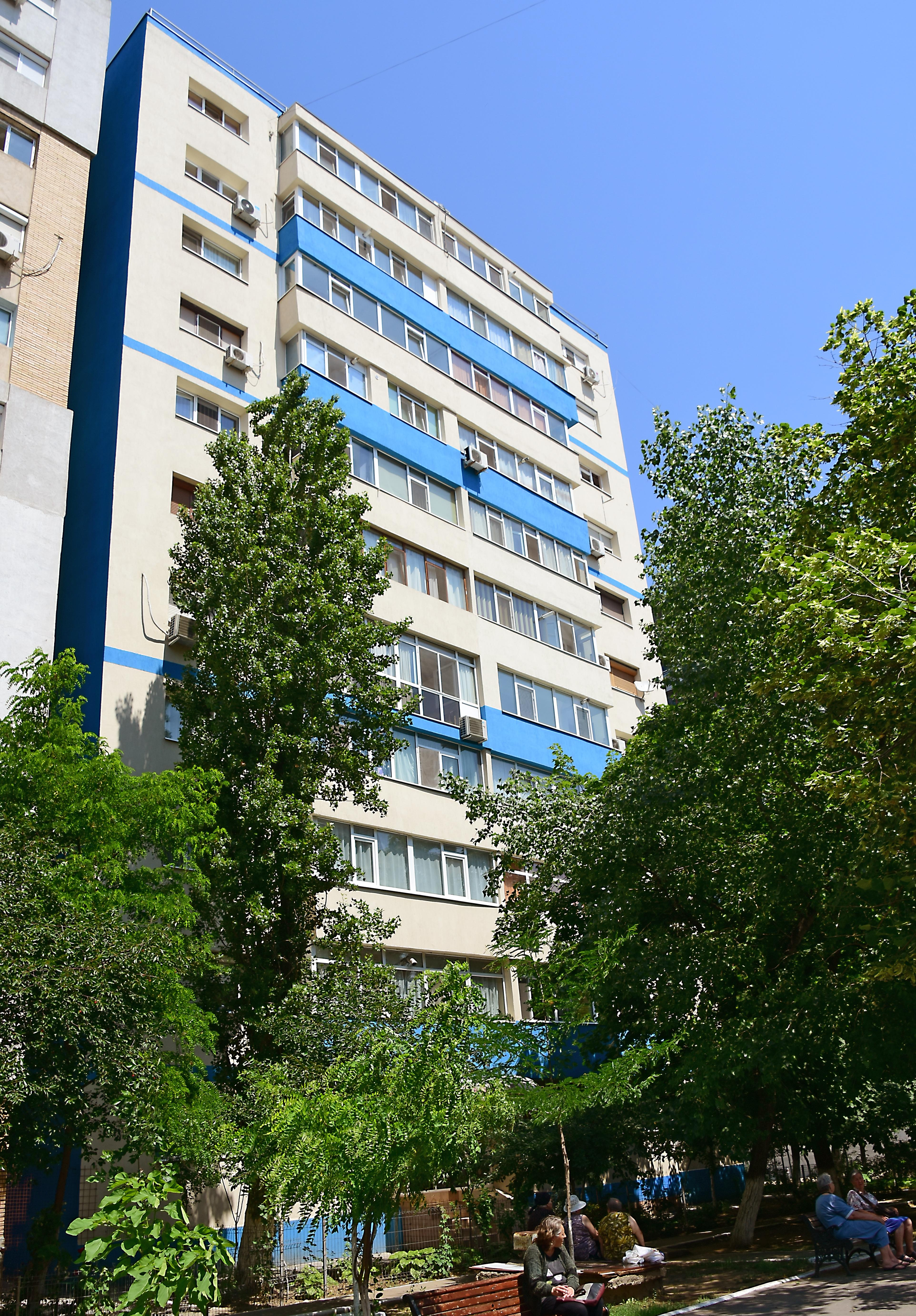 Bloc anvelopat cu fonduri europene