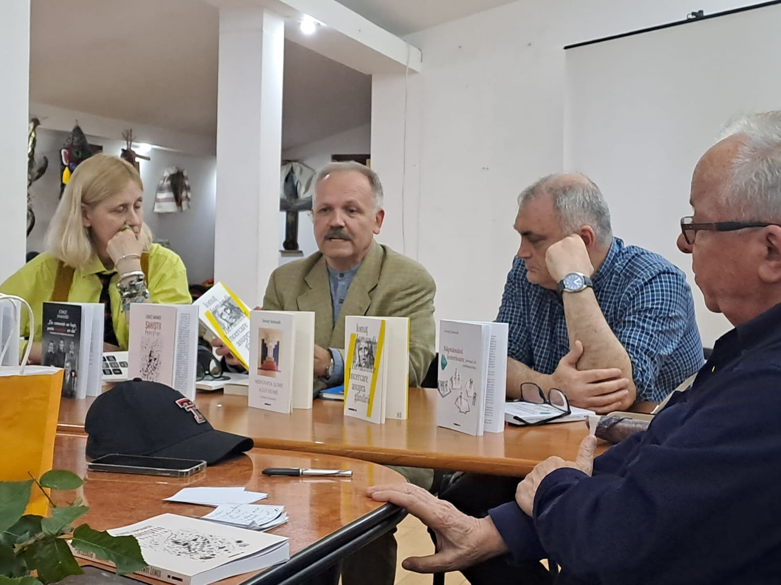 Un scriitor... periculos, la Cenaclul „Noduri şi Semne”
