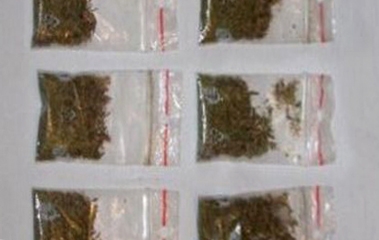 Tânăr prins cu etnobotanice în buzunar pe o stradă din Galaţi