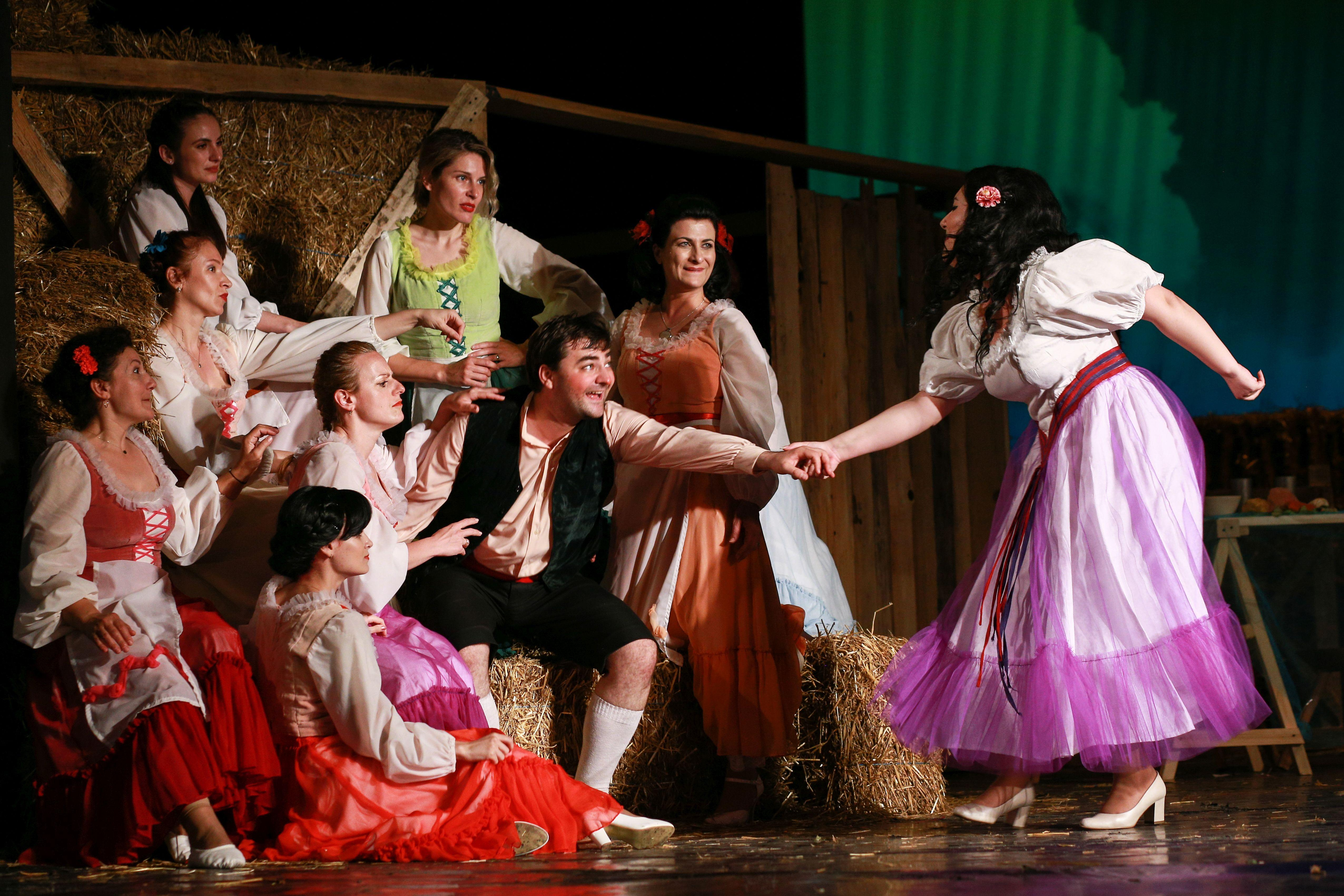 Festivalul ”Leonard”, la final. O poveste de dragoste şi una de succes, pe scena Liricului gălăţean