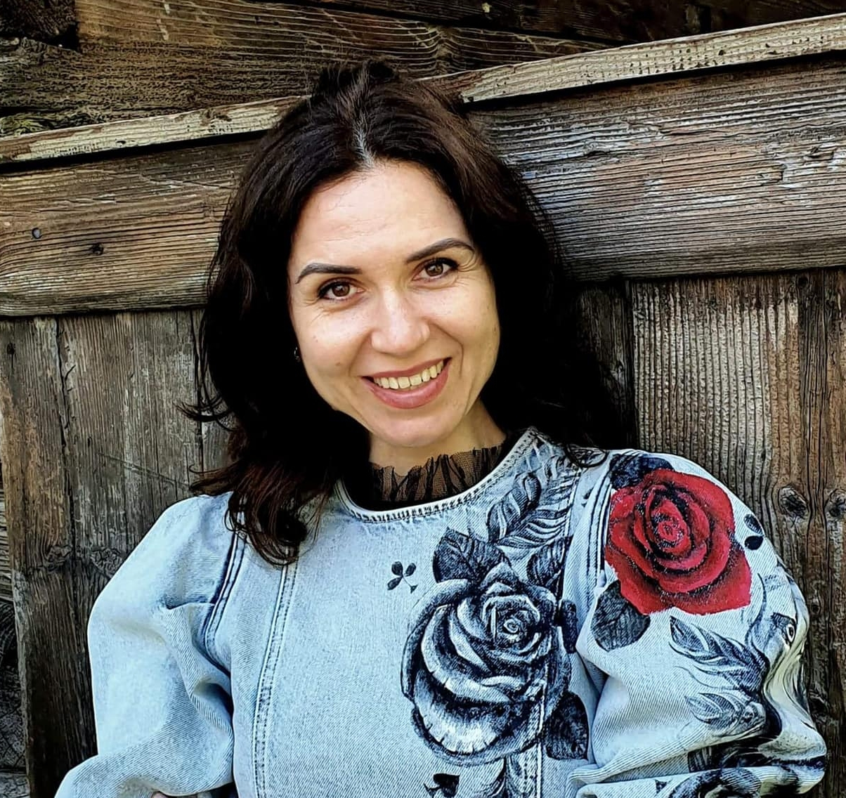 Artista Miruna Cărăușu a pictat voluntar pereţii Spitalului de Copii