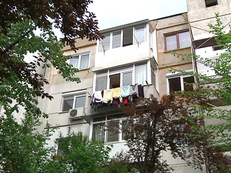 Şi-a înfipt cuţitul în piept, în încercarea de a-şi lua viaţa