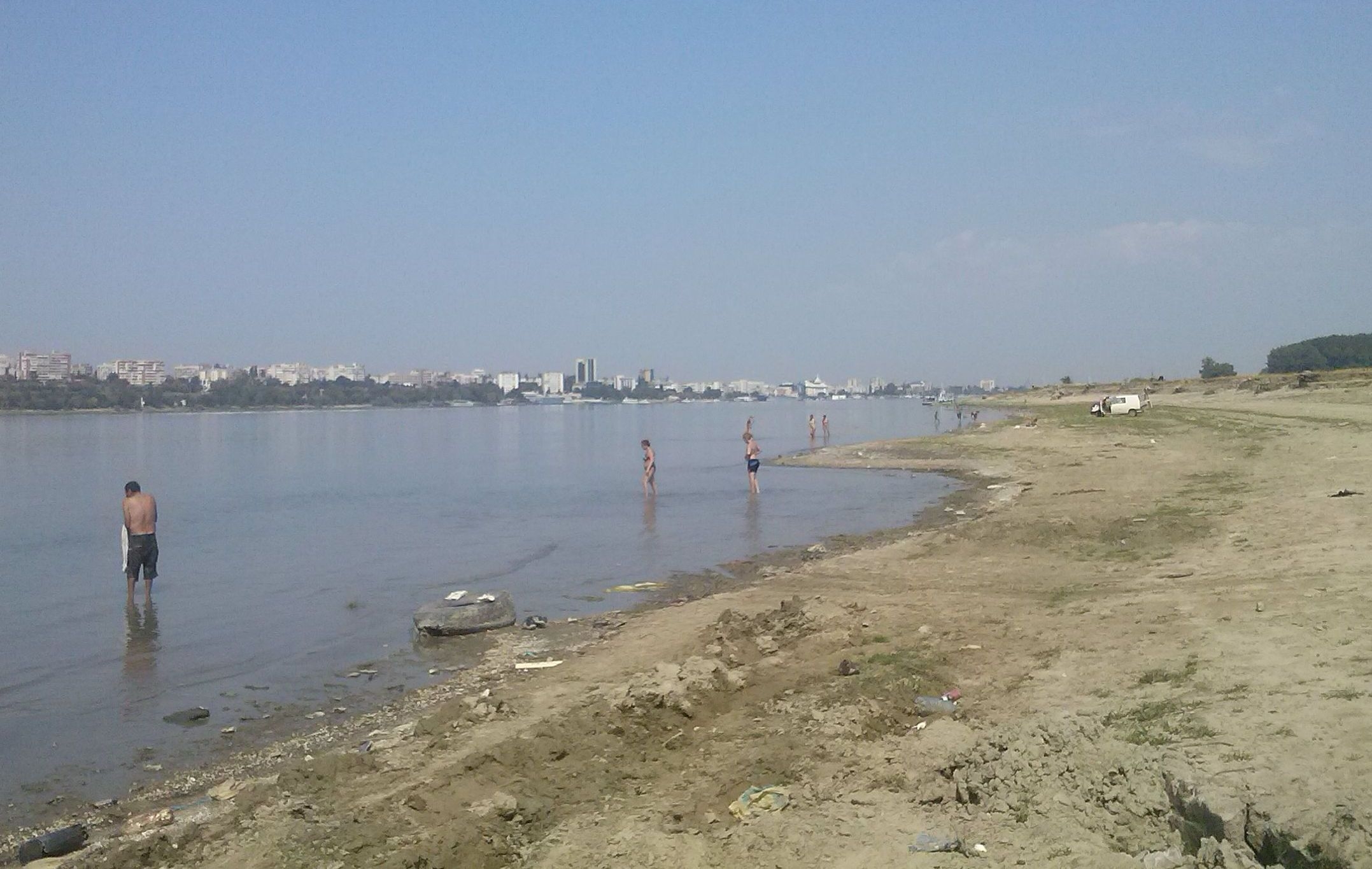 Plaja peste Dunăre - la ce PERICOLE se expun gălăţenii