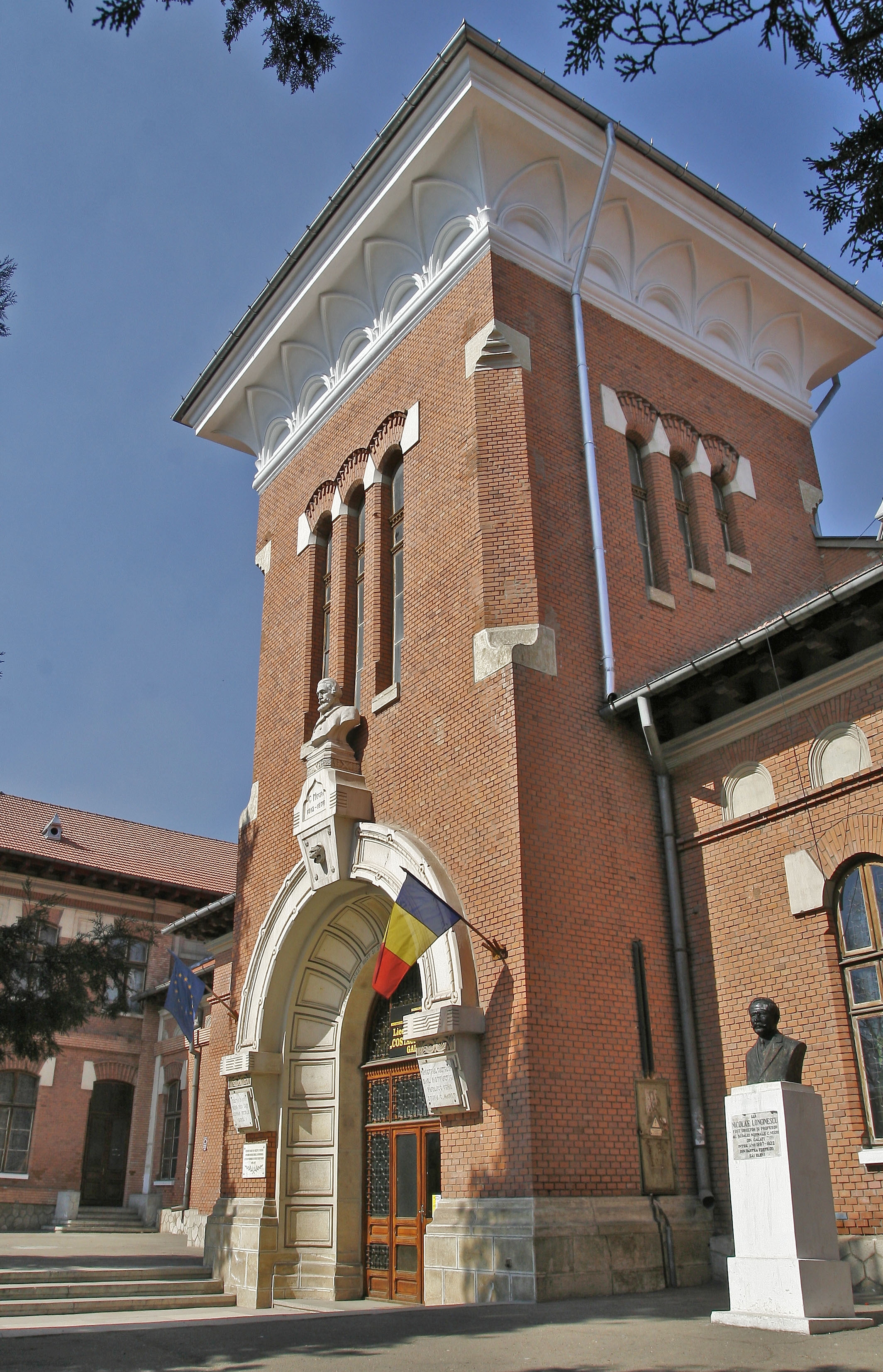 Iar se desfiinţează profilul învăţătoare