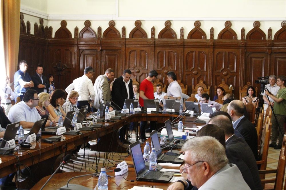 DILEME în Consiliul Local Galați. Cine pleacă din şedinţă este prezent sau absent?