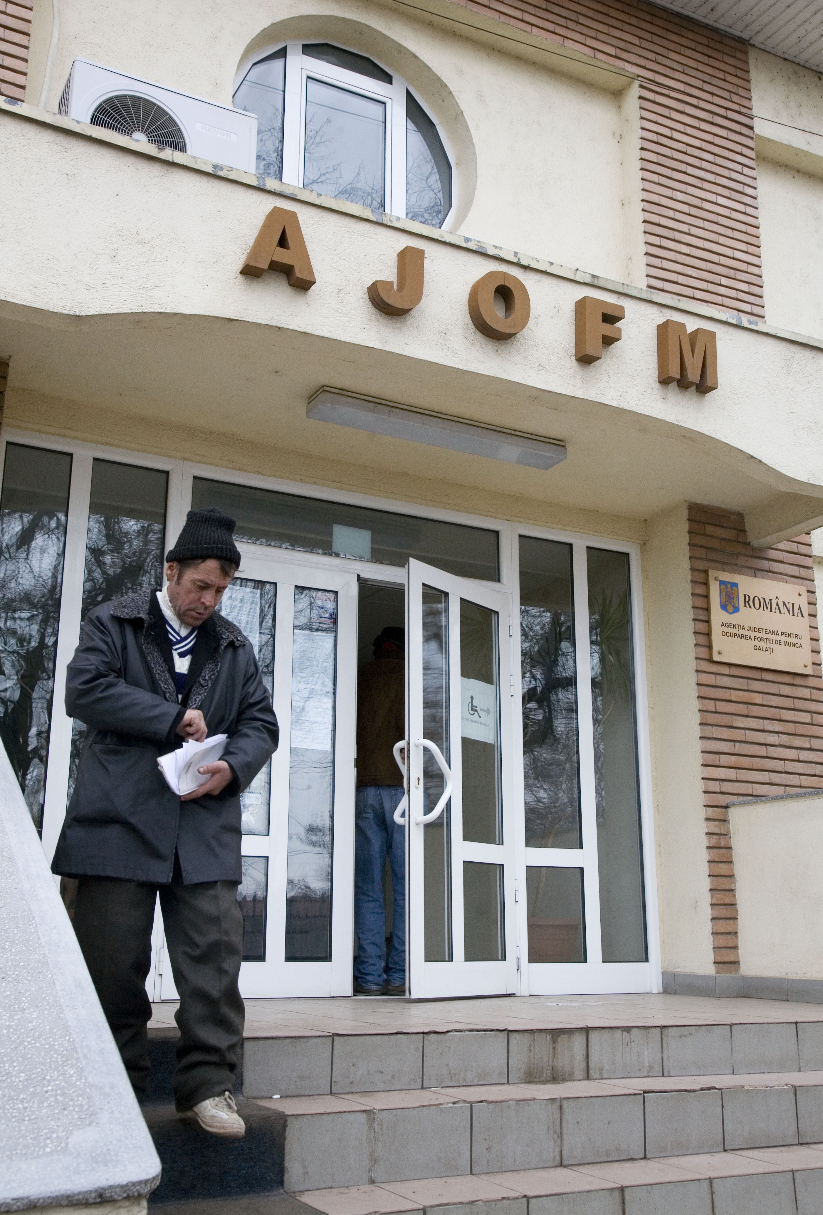 Doar 75 de LOCURI DE MUNCĂ pentru cei aproape 18.500 de ŞOMERI gălăţeni