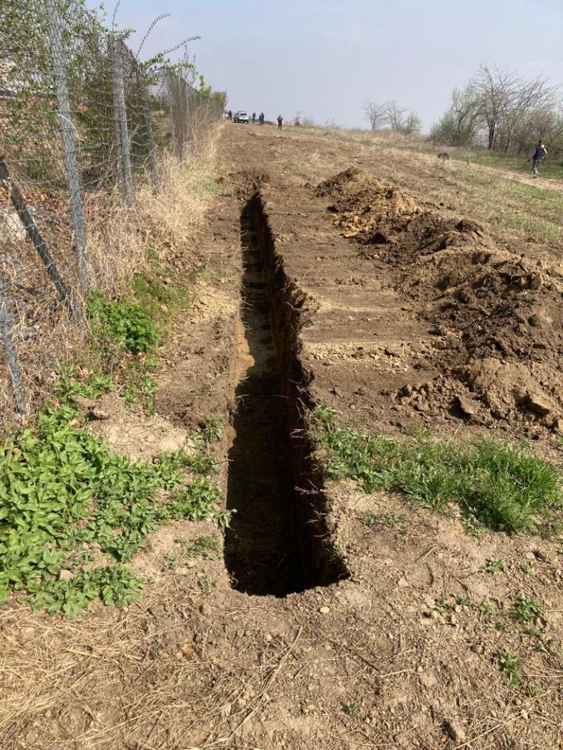 În cartierul Brateş Lake, încercare de racordare ilegală la canalizare