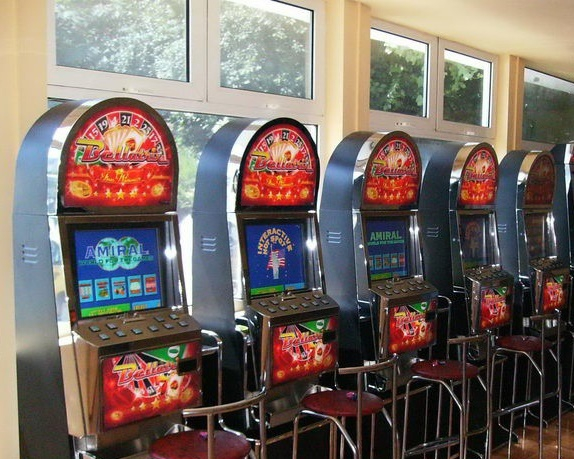 A distrus un aparat de jocuri de noroc în judeţul vecin