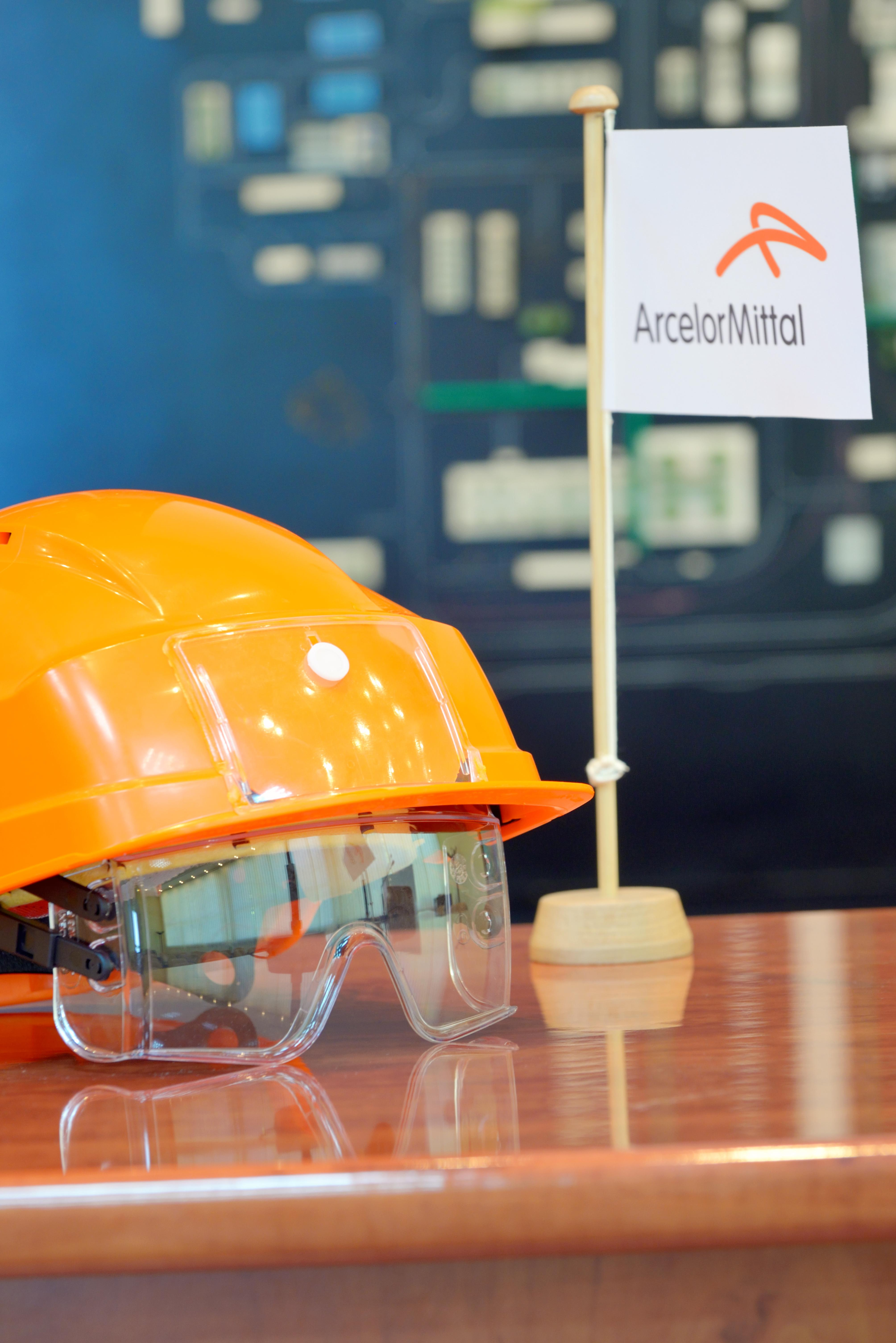 Vânzarea combinatului gălăţean, întârziată de sindicatele europene