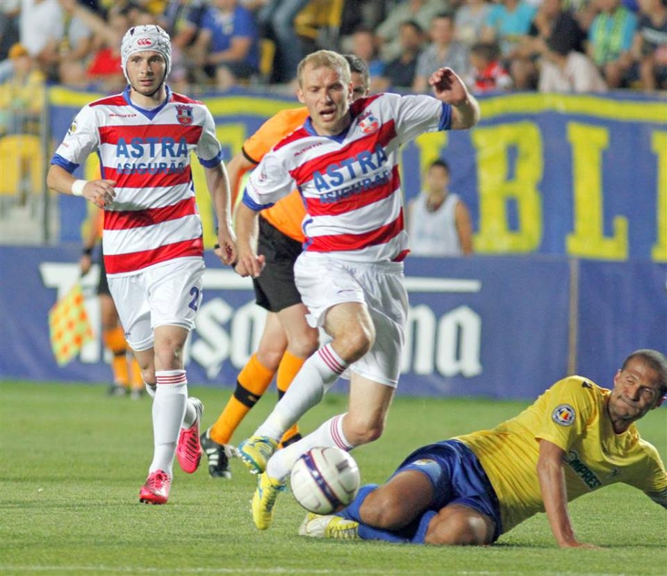 Debandadă la echipa de fotbal Oţelul Galaţi! Jucătorii, evacuaţi din apartamente