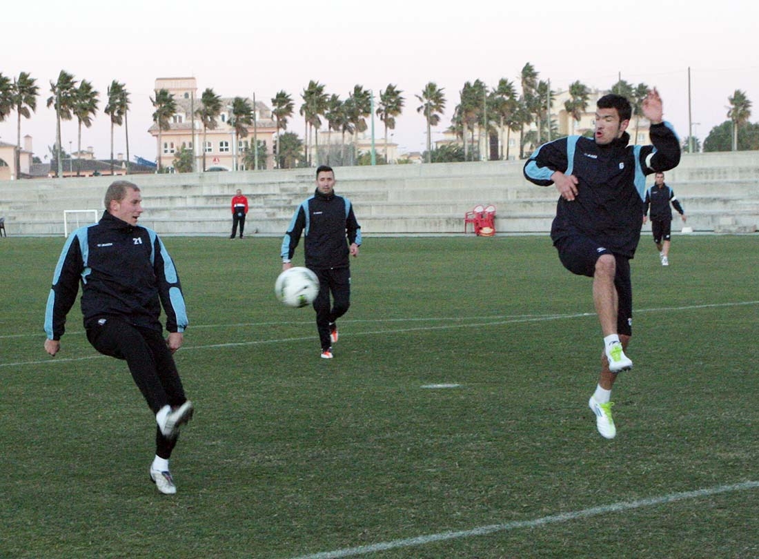 Minifotbal / Oţelul trece la „7+1”