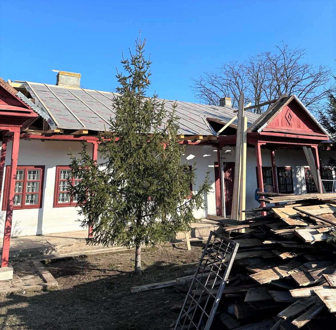 Conacul de la Mânjina, refăcut ca în vremea lui Costache Negri (FOTO)