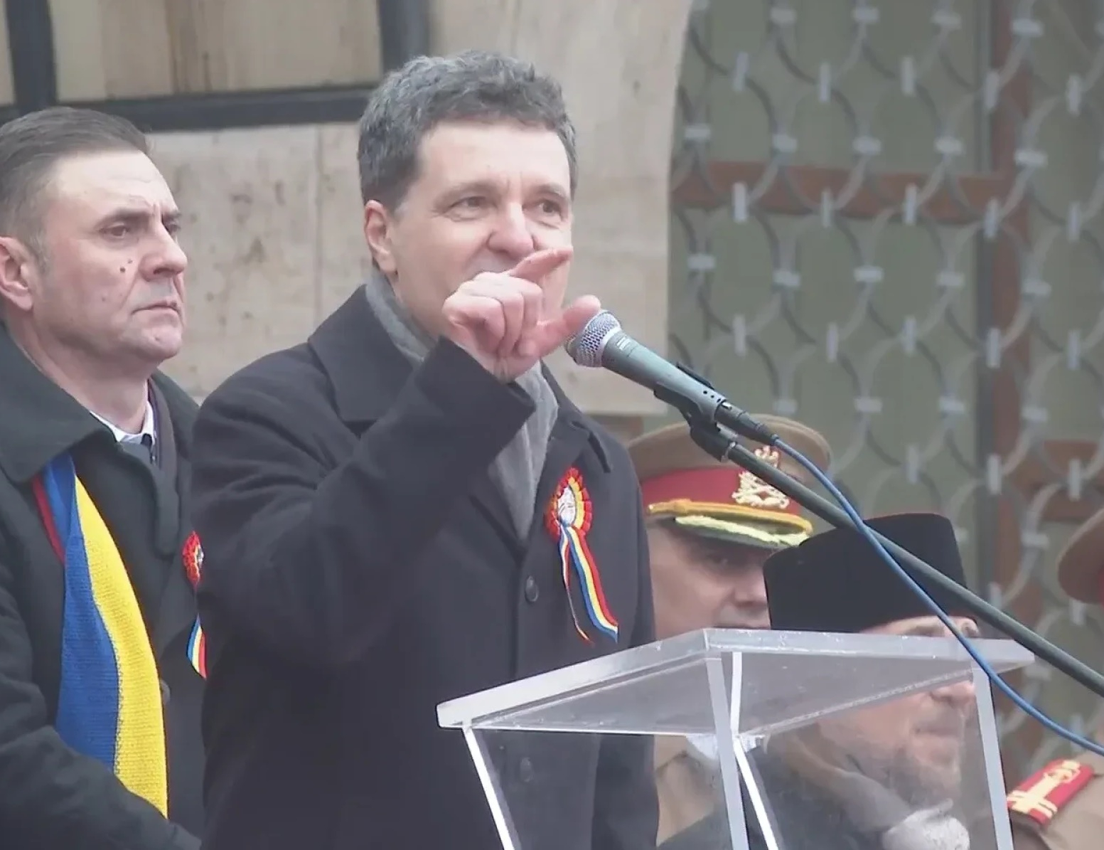 Nu mă huiduiți! Ies eu pe covor, din când în când