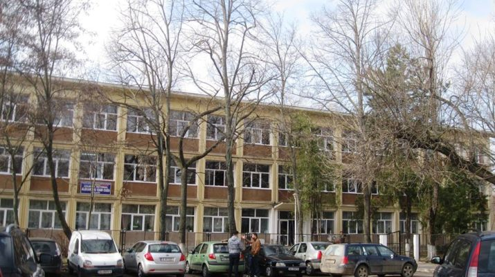 Părinţii elevilor de la „Cuza” nu vor ore de 35 de minute pentru copiii lor