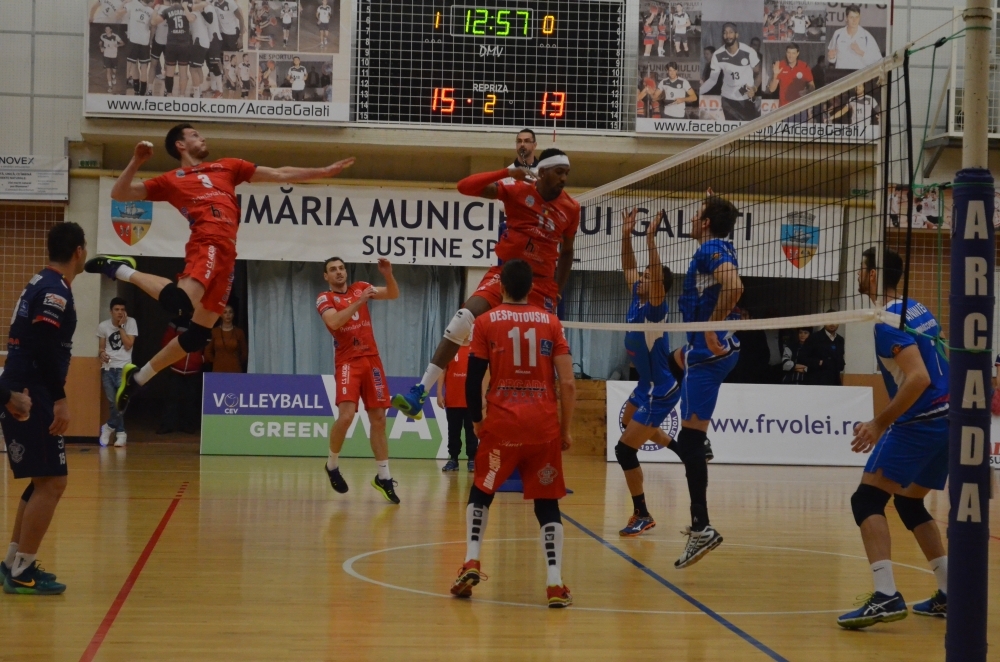 VOLEIBALIŞTII de la Arcada au ÎNVINS campioana