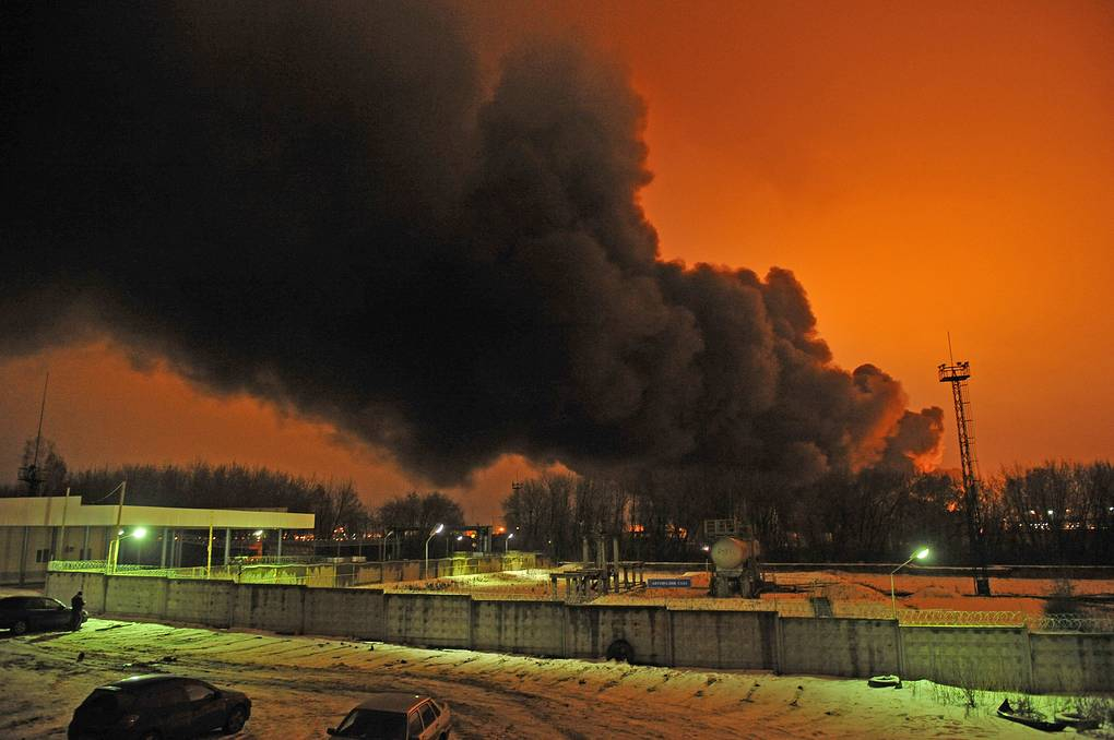 Incendiu la o mare rafinărie rusească