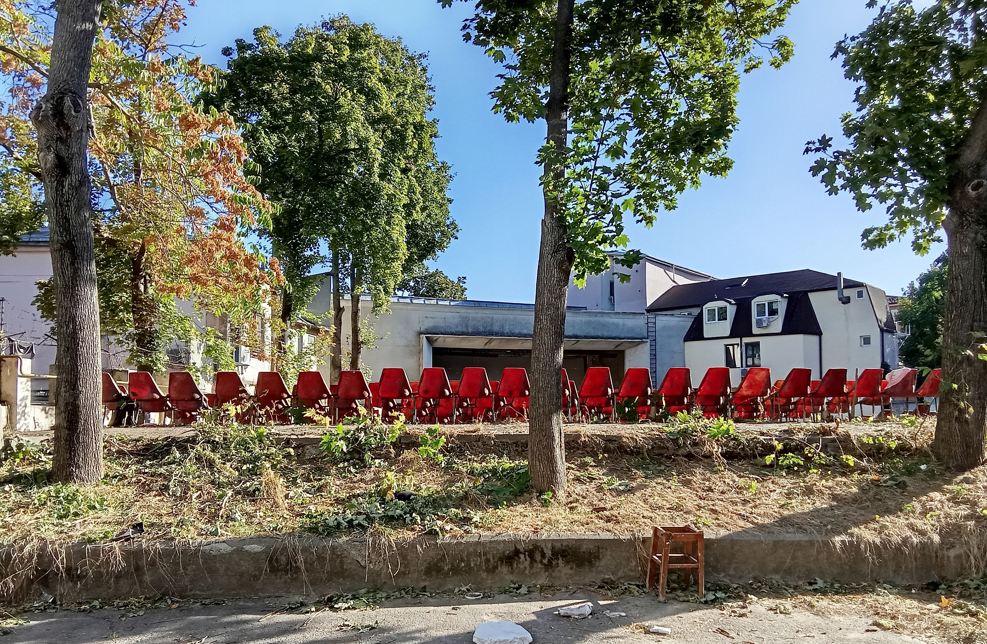 Grădina de Vară „Central” a scăpat din „jungla urbană”