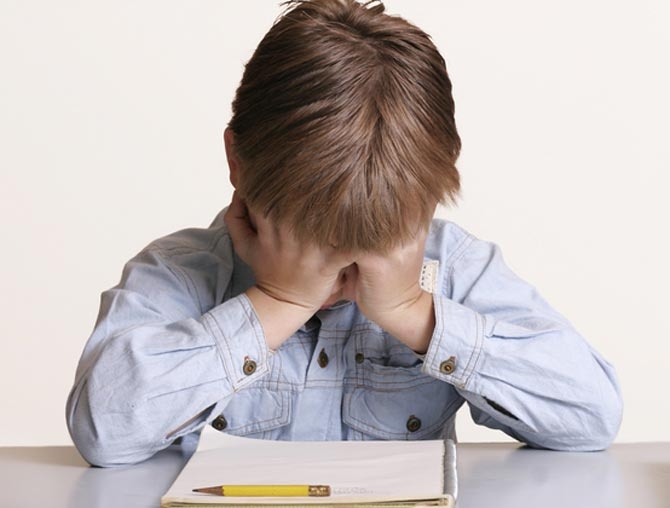 Peste 81.000 de copii au cel puţin un părinte plecat să muncească în străinătate