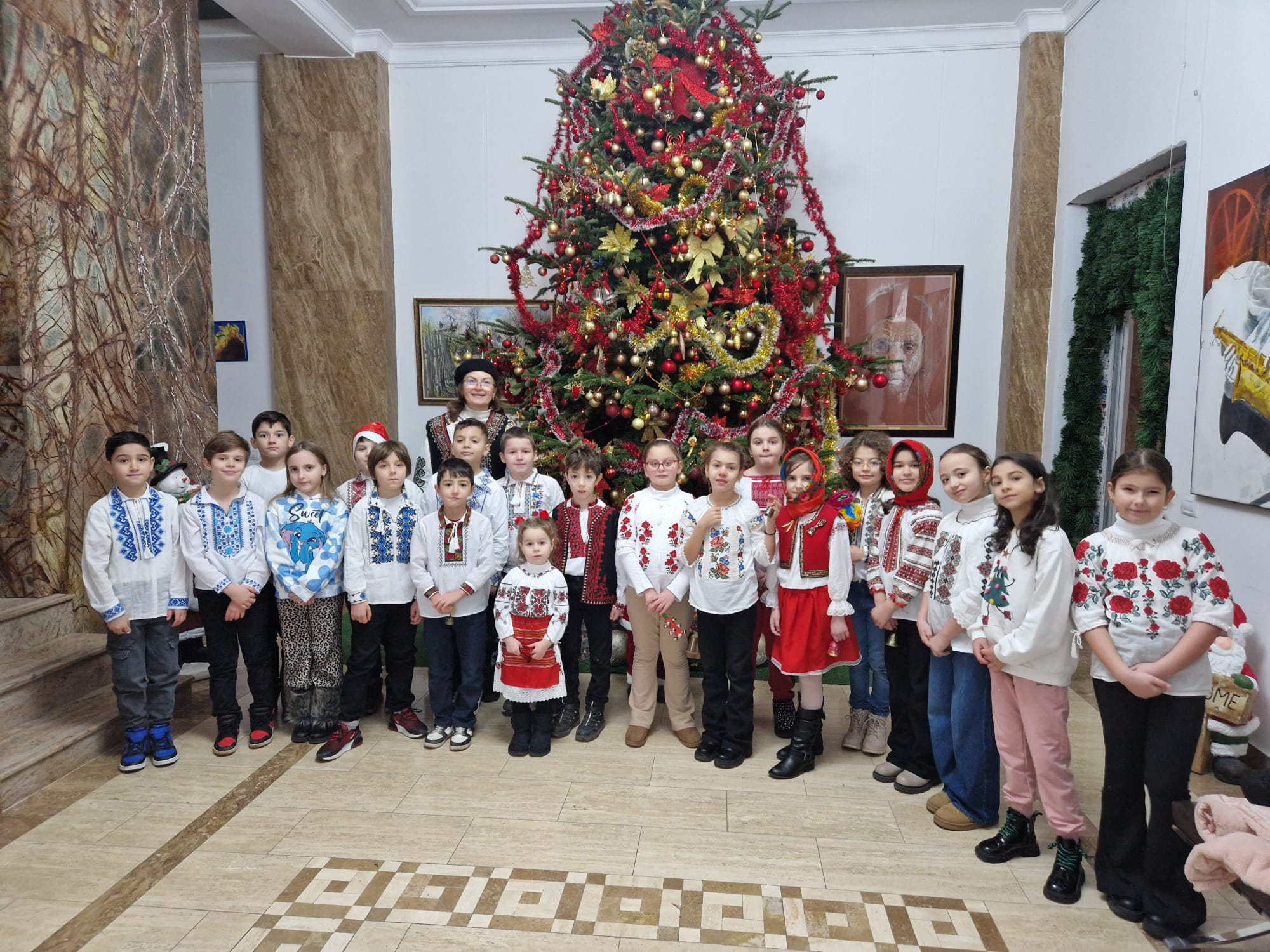 Vitejii colindători de la Şcoala "Mihai Viteazul" (VIDEO)