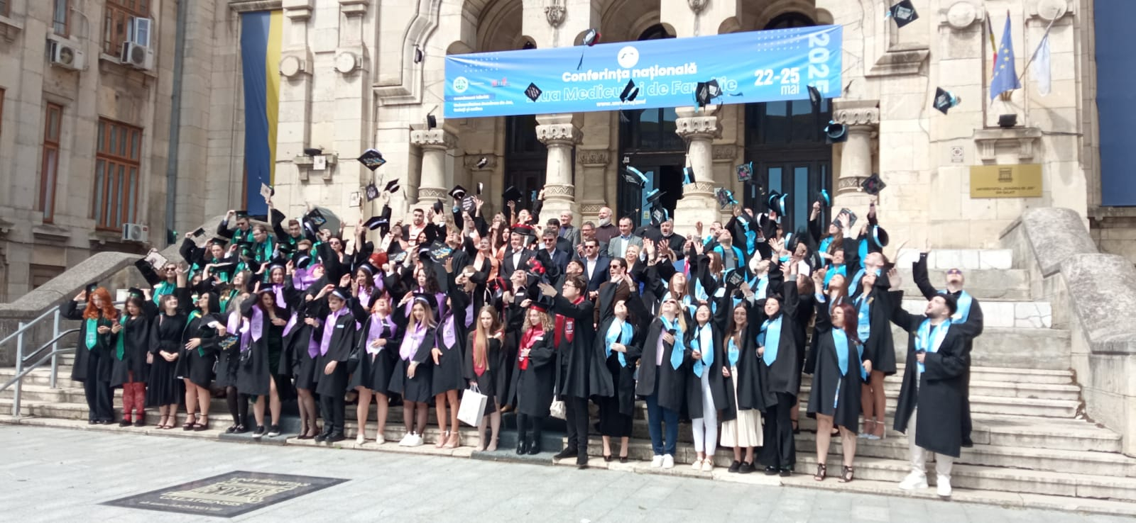 Parada absolvenților Facultății de Istorie, Filosofie și Teologie. Emoție și speranță pe treptele Universității (video)