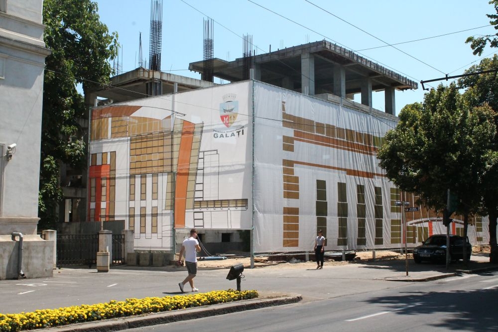 ATENŢIE, EVITAŢI STRADA CUZA! Încep lucrările la sediul noii Primării