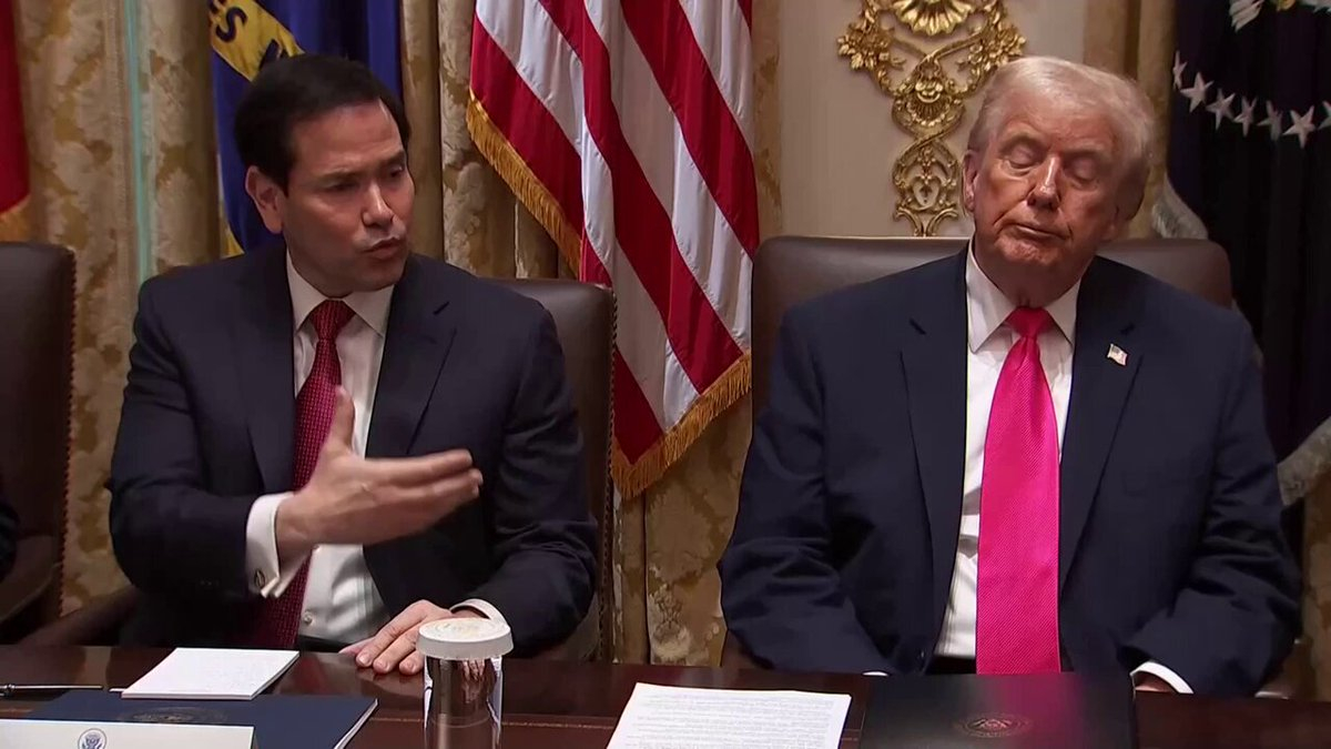 Donald Trump, 160 de postări în 240 de minute